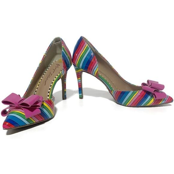 Betsey Johnson Relay Rainbow Striped Stiletto Pumps Heels Size 8 With Pink Bow - Picture 1 of 9